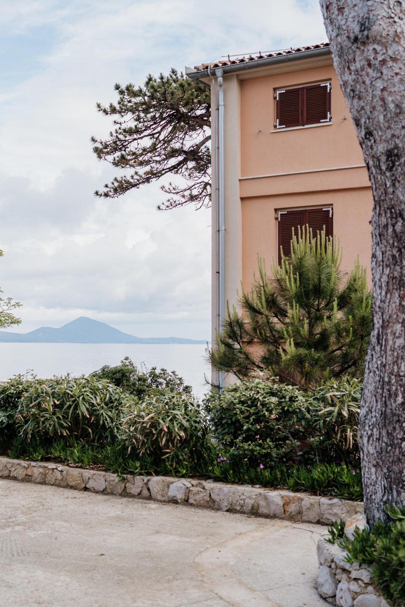 Apartmaji Punta Apartment Veli Losinj Exterior photo